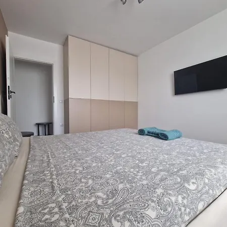 Blue Apartment Nearby Amethyst & Vivo Mall Floresti  Exterior photo